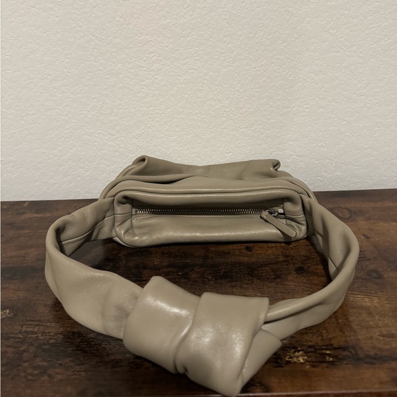 STAUD Kiss Bag in Cream Staud Real Leather - Picture 6 of 13